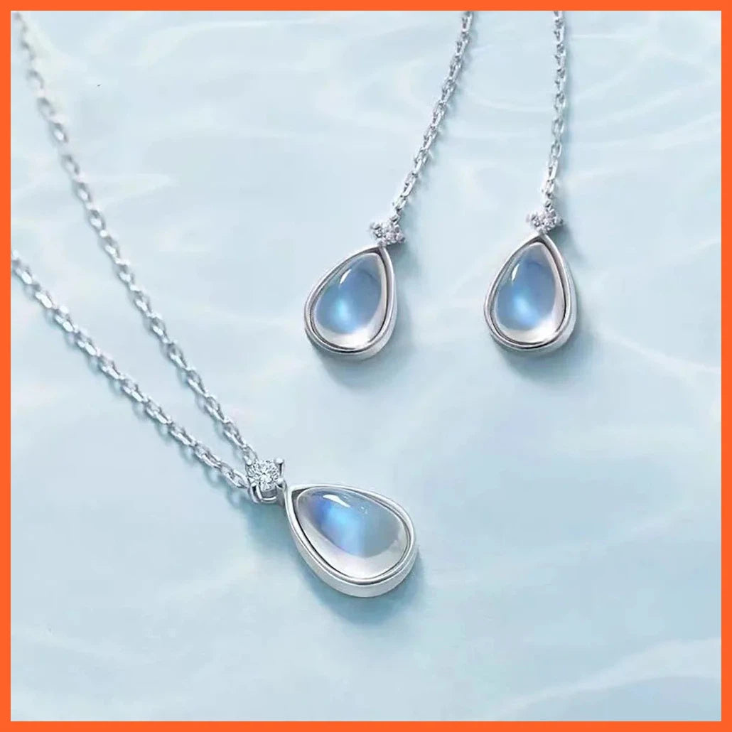 Thin Chain Dainty Teardrop Moonstone Pendant Necklace For Women