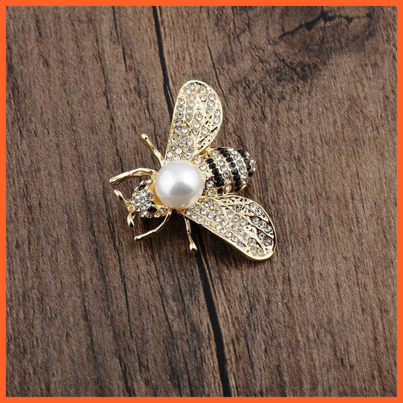 whatagift.uk 1 Cute Pearl Bee Brooches