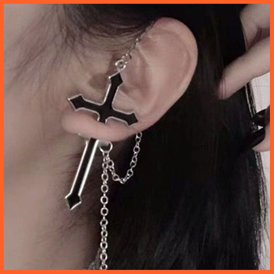 whatagift.uk 1 earring Skull Grunge Stud Style Asymmetric Clip Earrings for Women