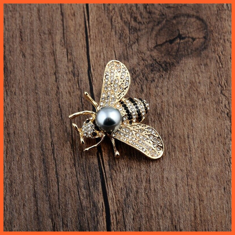 whatagift.uk 3 Cute Pearl Bee Brooches