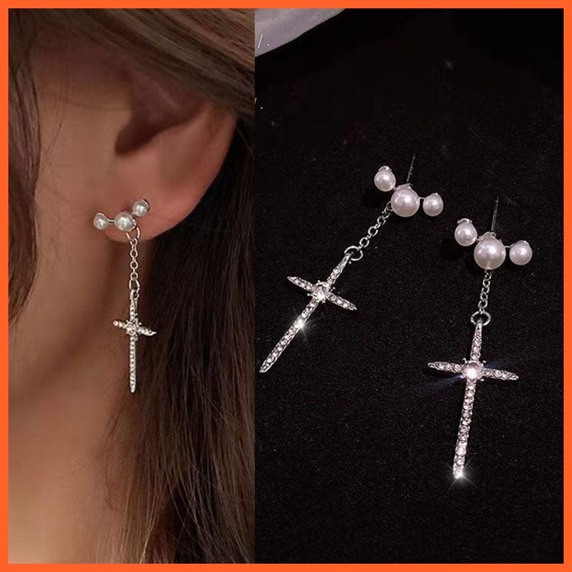 whatagift.uk A pair of 1 Skull Grunge Stud Style Asymmetric Clip Earrings for Women