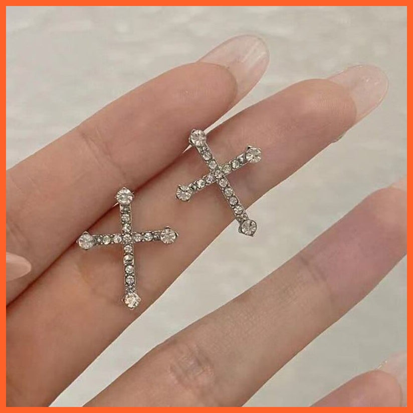 whatagift.uk A pair of 2 Skull Grunge Stud Style Asymmetric Clip Earrings for Women