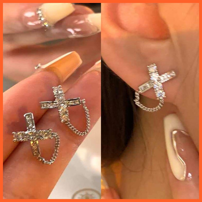 whatagift.uk A pair of 3 Skull Grunge Stud Style Asymmetric Clip Earrings for Women