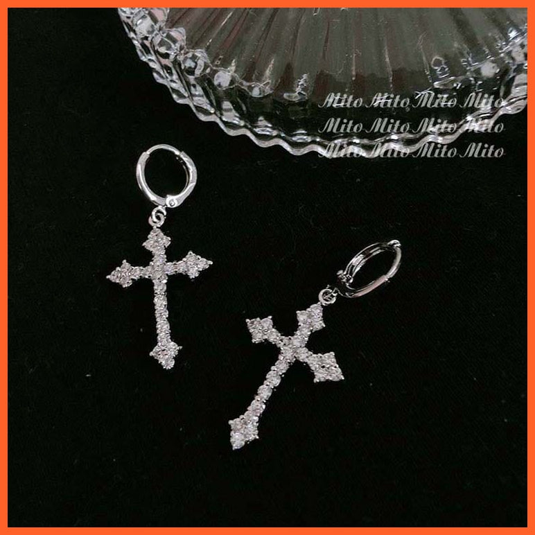 whatagift.uk A pair of 4 Skull Grunge Stud Style Asymmetric Clip Earrings for Women