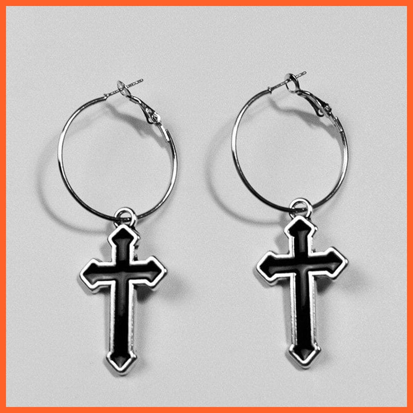 whatagift.uk A pair of 5 Skull Grunge Stud Style Asymmetric Clip Earrings for Women