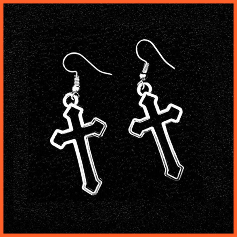 whatagift.uk A pair of 7 Skull Grunge Stud Style Asymmetric Clip Earrings for Women