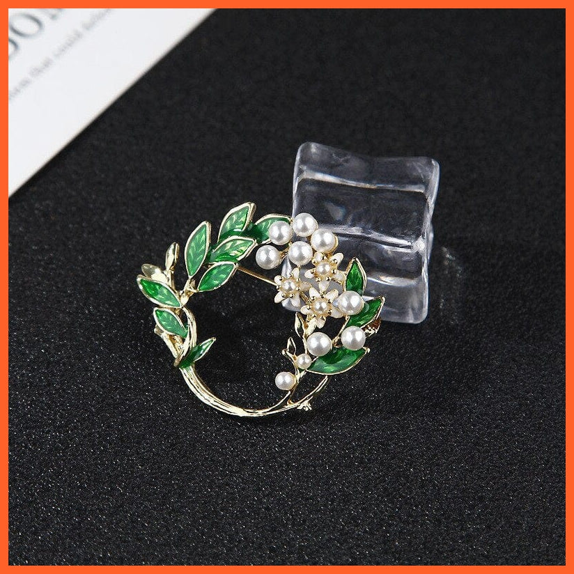 whatagift.uk Vintage Flower Collar Brooches  | Lapel Pins White Pearl beads Green Leaves Brooches